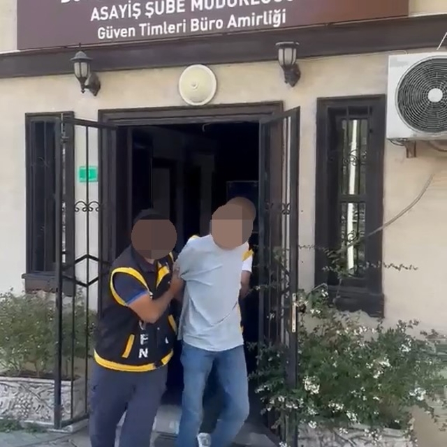 Polise yakalanmamak için saçını kazıttı, yine kaçamadı
Bursa'da kesinleşmiş...