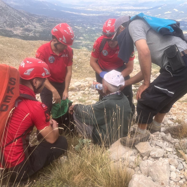 Antalya'da kayıp yaşlı adam jandarma ekiplerince bulundu