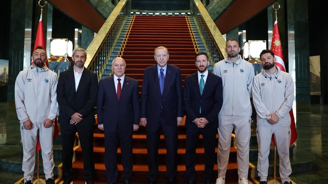 Cumhurbaşkanı Erdoğan Erzurumspor FK heyetini kabul etti