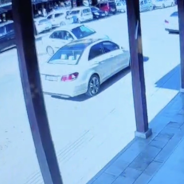 Park halindeki araçlara çarpan alkollü sürücüye 50 bin lira ceza