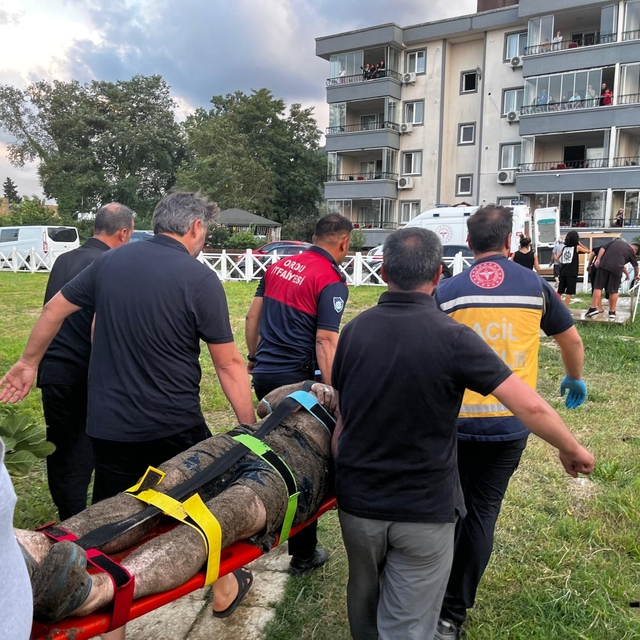 Ordu'da denize giren 3 arkadaş boğulma tehlikesi geçirdi