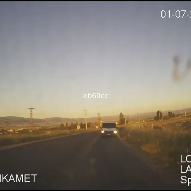 Muş'ta ters yönde ilerlerken ambulansın kamerasına takılan sürücüye ceza