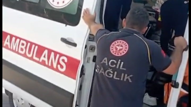 Kastamonu'da denize giren 4 kişilik aile boğulmaktan son anda kurtarıldı