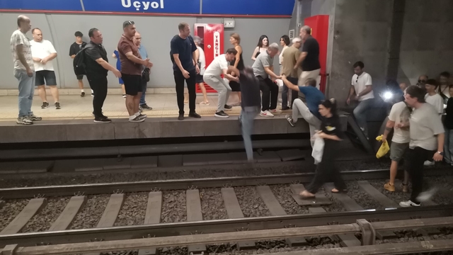 İzmir'de metro seferleri normale döndü