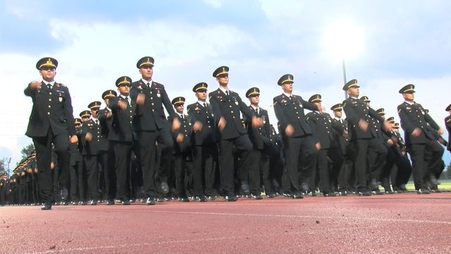 Işıklar Askeri Lisesi'nden mezun olan astsubaylar için mezuniyet töreni
