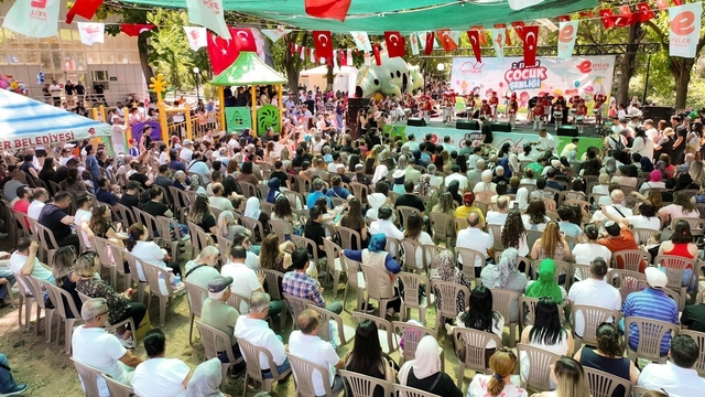 Efeler'de çocuklar için interaktif tiyatro zamanı