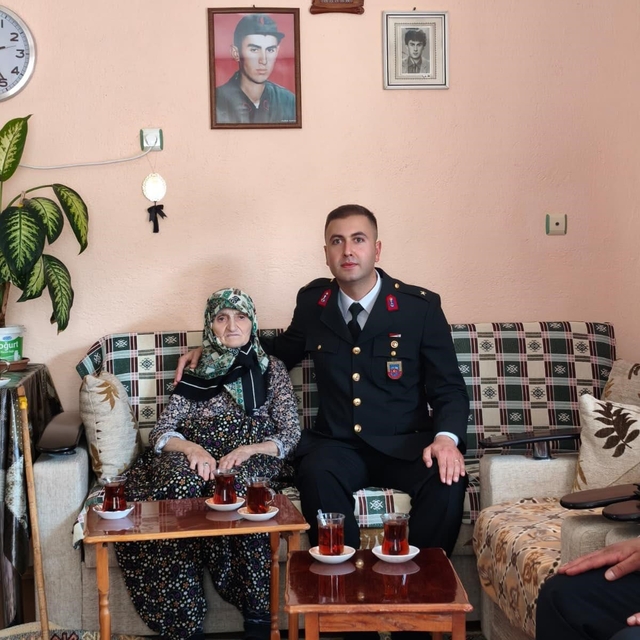 Şehit ailesine vefa ziyareti