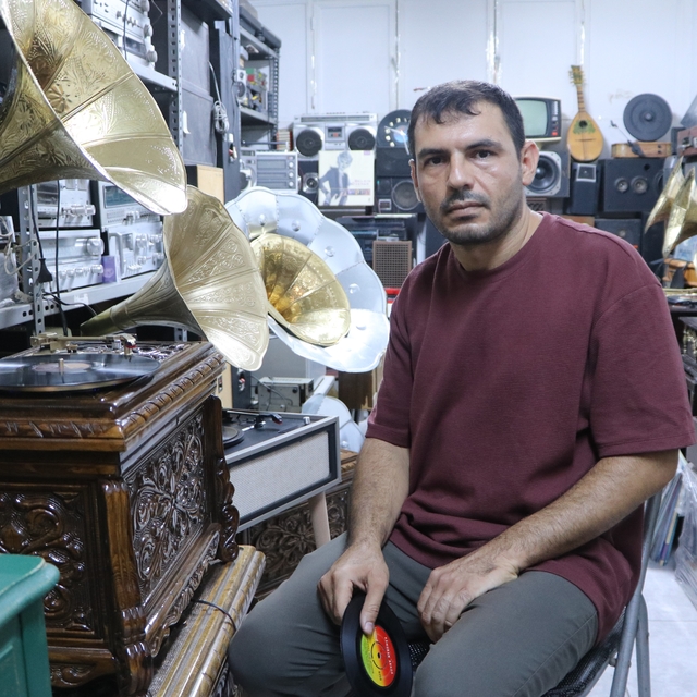 Asırlık gramofonları hayata döndürerek tarihin sesini yaşatıyor