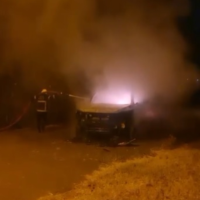 Kamyonetini ve evini ateşe veren mimar, yangında öldü