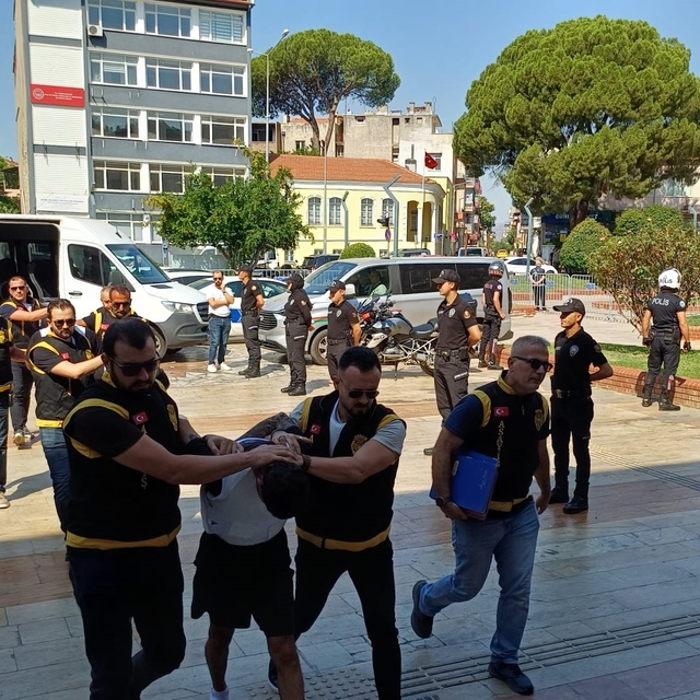 Aydın'daki telefoncu cinayetinde 4 şüpheli adliyeye getirildi