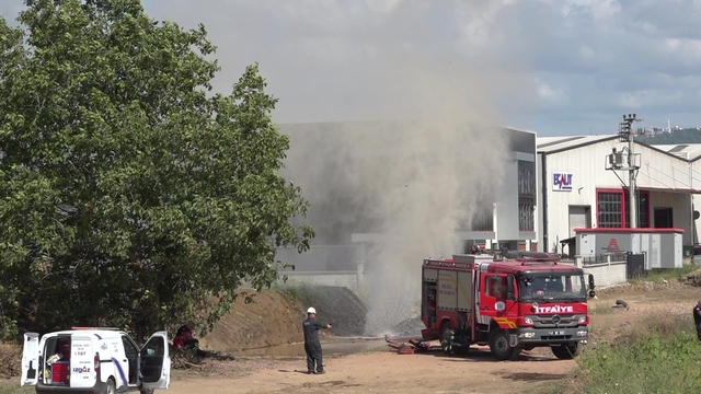 Kocaeli'de doğal gaz borusu delindi: Gaz metrelerce havaya yükseldi