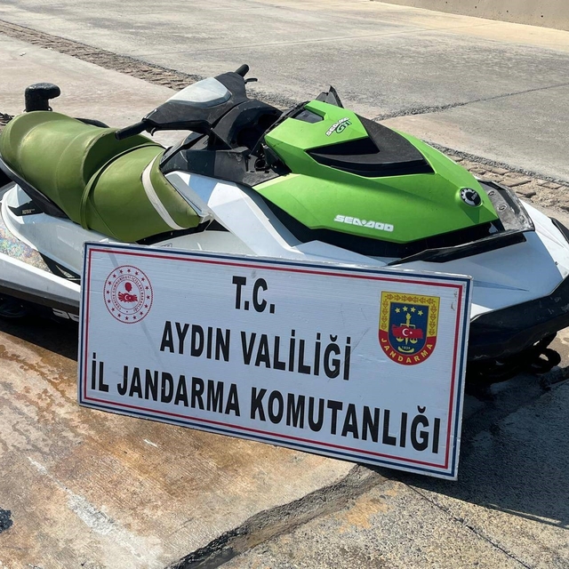 Didim'de jet ski ile düzensiz göçmen taşırken yakalandı