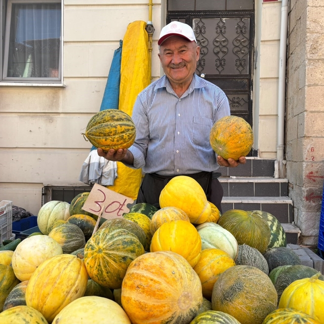 Tavşanlı'nın meşhur Kışlademirli kavunu pazara indi