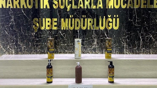 Şampuan şişelerinde 3 kilo sıvı metamfetamin ele geçirildi