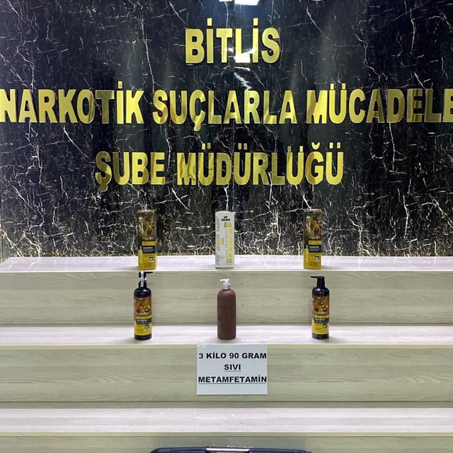 Şampuan şişelerinde 3 kilo sıvı metamfetamin ele geçirildi