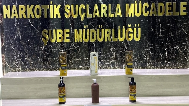 Şampuan şişelerine gizlediği sıvı metamfetaminle yakalanan şüpheli tutuklandı