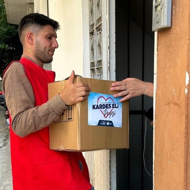 Efeler Belediyesi'nden ihtiyaç sahiplerine doğrudan destek