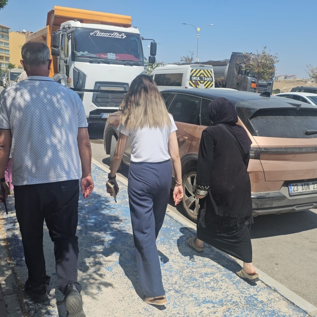 Elazığ'da cuma namazı çıkışında dilencilere operasyon