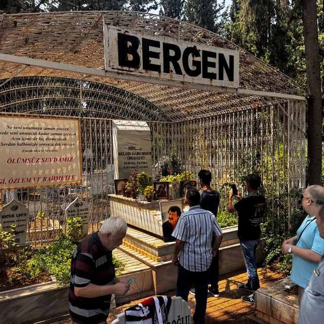 Bergen, ölümünün 37'nci yıl dönümünde Mersin'de mezarı başında anıldı