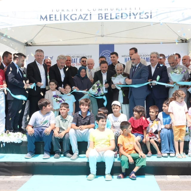 Hayrat Cami ibadete açıldı