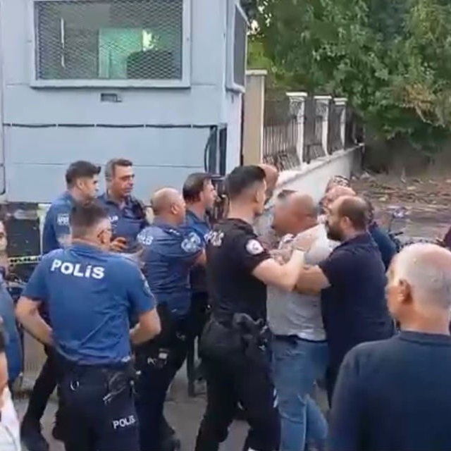 Gaziantep'te engelli genç kıza cinsel istismar iddiası: 4 gözaltı
Karakolun...