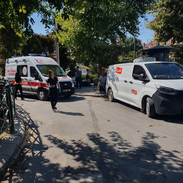 Hatalı park ambulansa geçit vermedi
