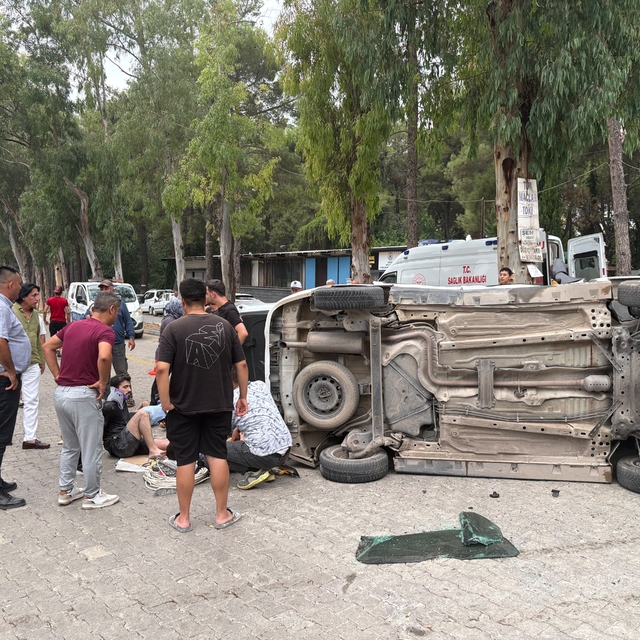 Osmaniye'de otomobil hafif ticari araçla çarpıştı: 5 yaralı