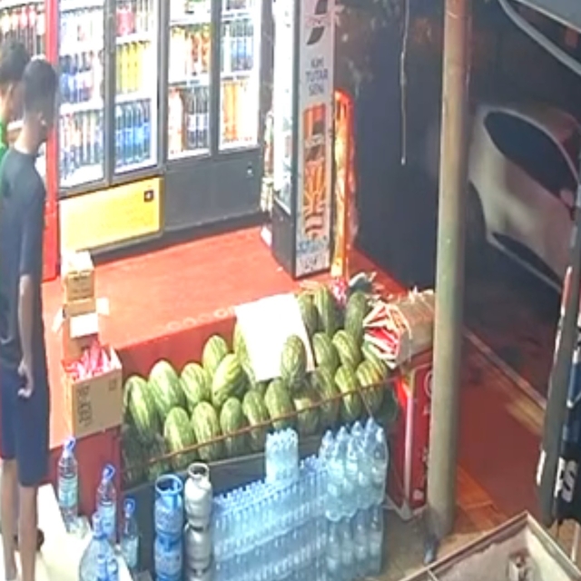 Otomobiliyle çarptığı genç kızı sonrasında üzerinden geçerek ağır yaralayan...