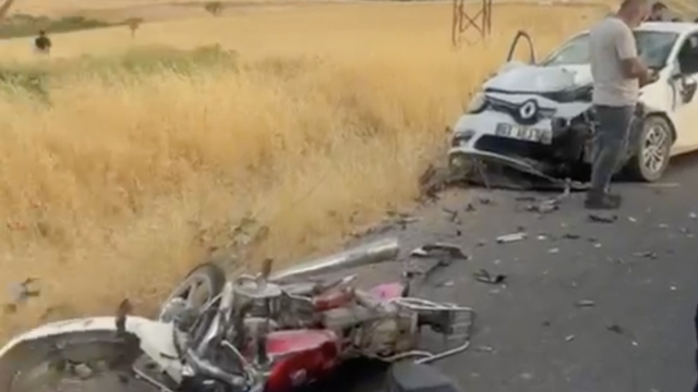 Otomobille çarpışan motosikletteki 2 kişi öldü