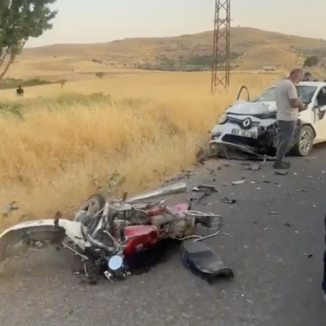 Otomobille çarpışan motosikletteki 2 kişi öldü