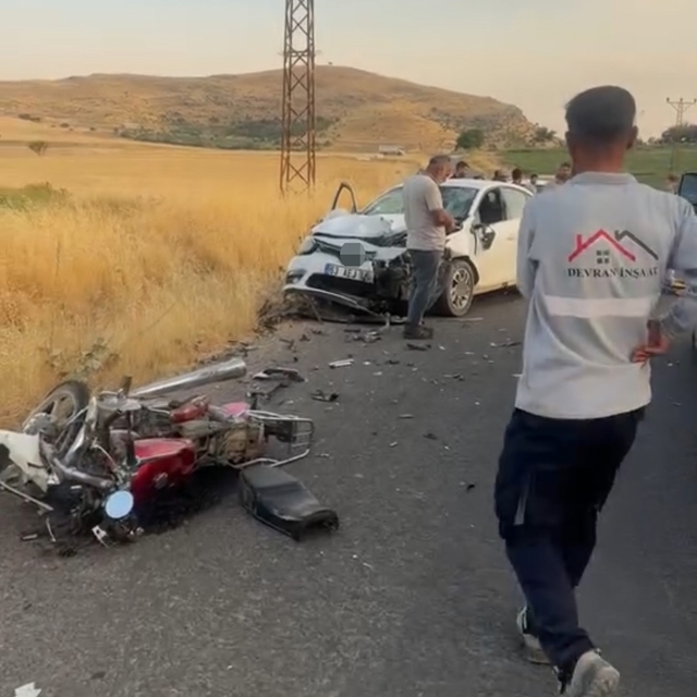 Mardin'de otomobil motosikletle çarpıştı: 2 ölü