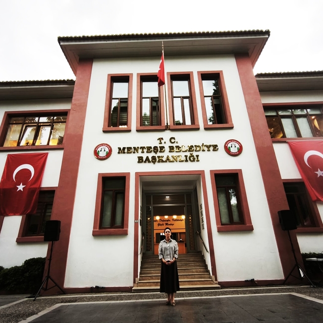 Muğla'nın 100 yıllık tarihi belediye binası vakıflara geçiyor