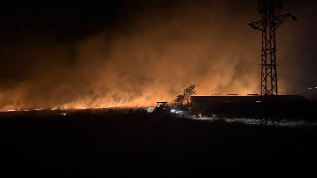 Çanakkale'de otluk alanda çıkan yangın söndürüldü