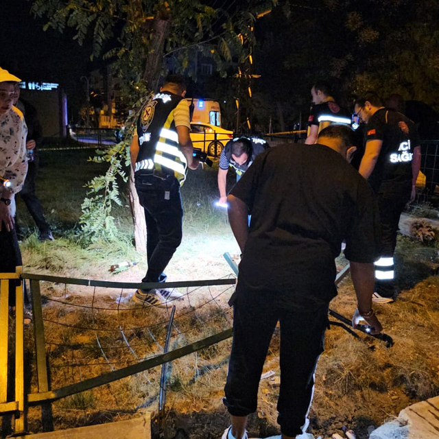 Otomobilin takla attığı kazada, kopan parmağı dakikalarca arandı