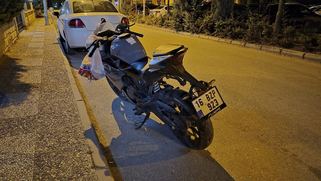 Alkollü sürücünün kullandığı motosiklet kaza yaptı: 2 yaralı
Sürücünün ehliyeti daimi iptal edildi, 25 bin TL ceza yazıldı