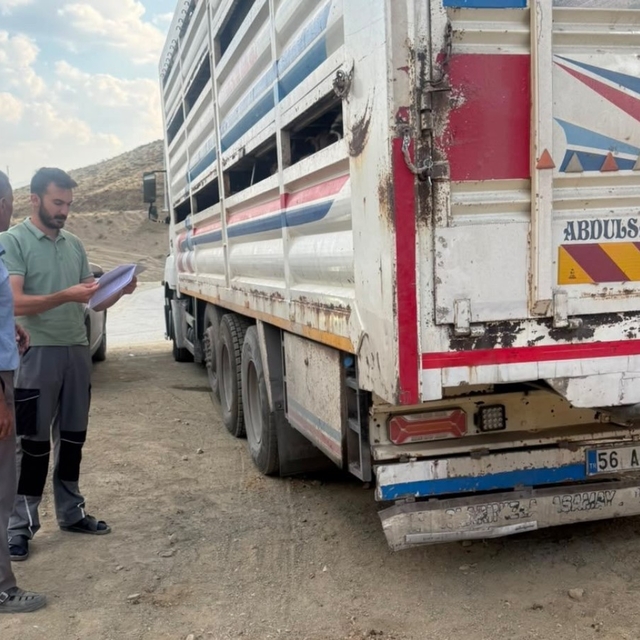 Yüksekova'da hayvan sağlığı için yol kontrolleri sürüyor