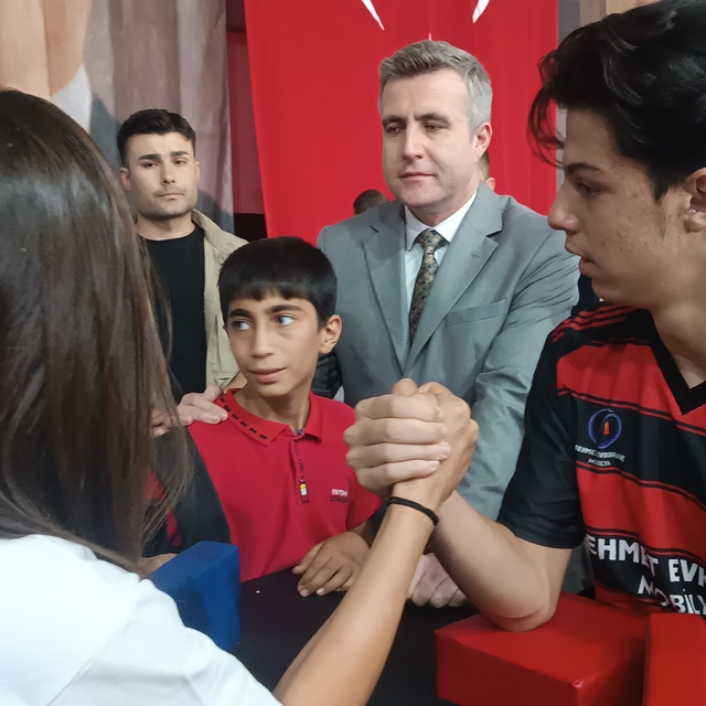 Özalp'ta Gençlik ve Spor Festivali Düzenlendi.
