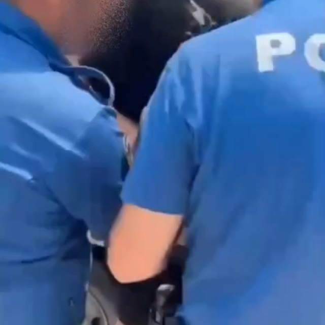 Battaniyenin altına gizlenen şüphelinin 7 yıl 6 ay hapis cezasıyla arandığı...
