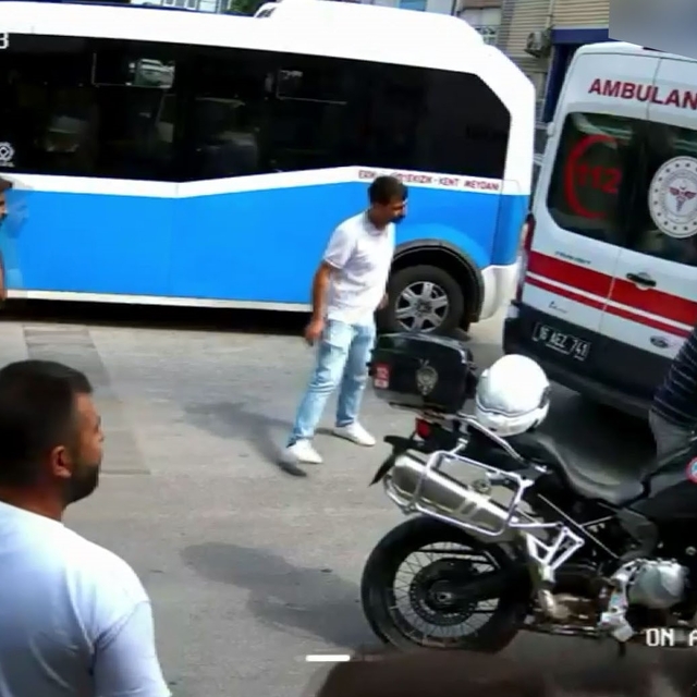 Mahallenin savaş alanına döndüğü anlarda yeni görüntüler ortaya çıktı
Yunus...