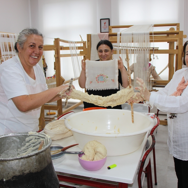 İpliği yemek yapar gibi hazırlanıyor: 'Gümüşhacıköy kıvratma dokuması'nı 50...