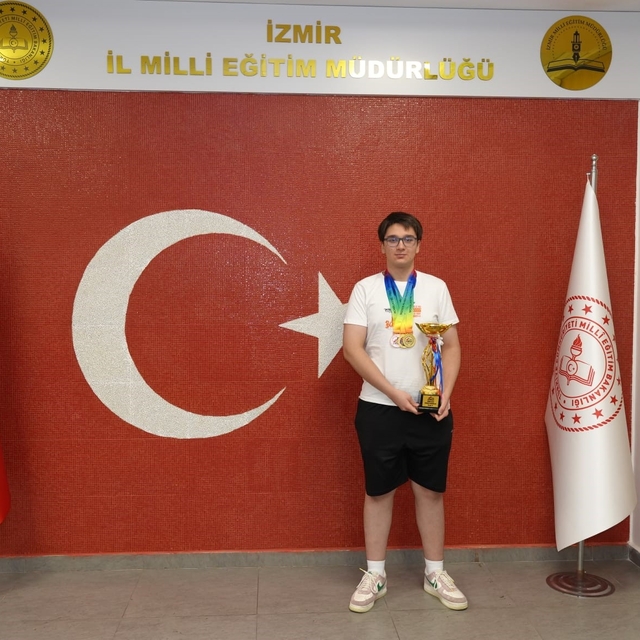 Singapur'dan İzmir'e dünya ikinciliği gururu