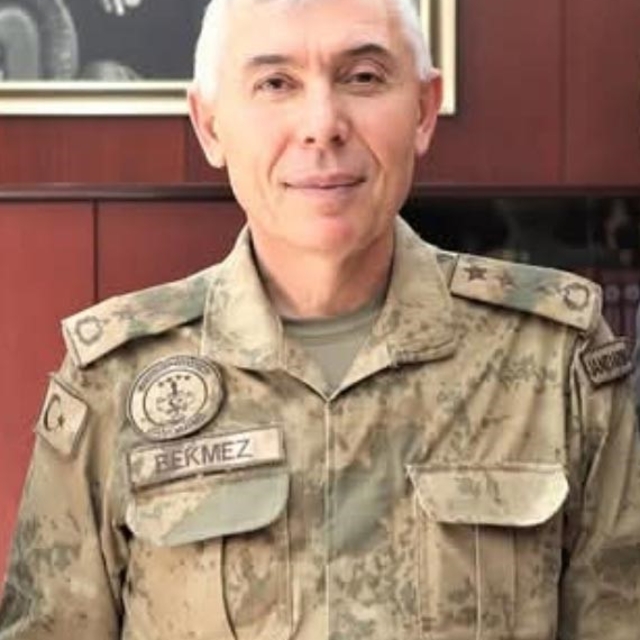 Antalya İl Jandarma Komutanlığına Tümgeneral Hüseyin Bekmez atandı