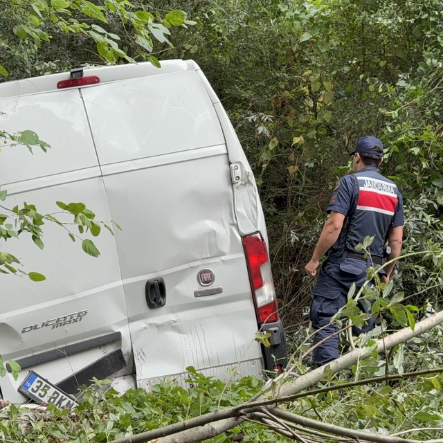 Samsun'da minibüs şarampole yuvarlandı: 2 yaralı
