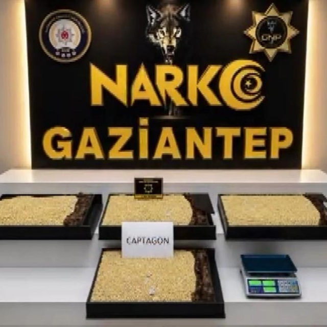 Gaziantep'te sanayi tipi mutfak araçlarına gizlenmiş 400 bin Captagon hap e...