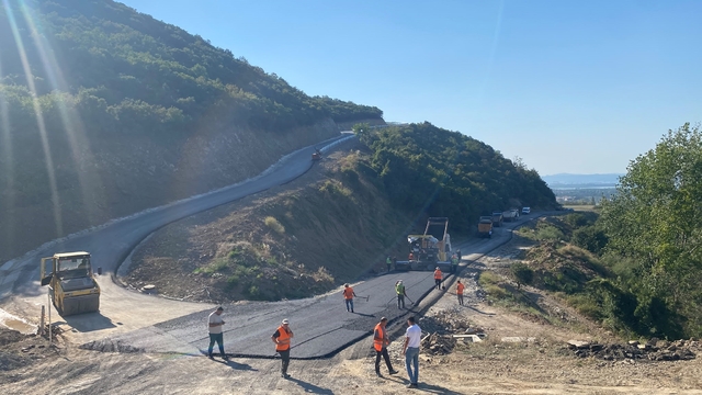 Karamürsel Dereköy'de bozulan yollar yenileniyor