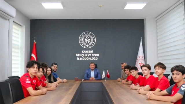 Başarılı milli cimnastikçilerden İl Müdürü Kabakcı'ya ziyaret