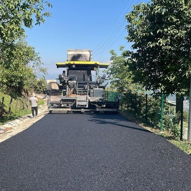 Kavakbıçkı köyünde sıcak asfalt çalışması