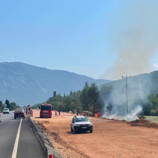 Menteşe'de otluk alanda çıkan yangın söndürüldü