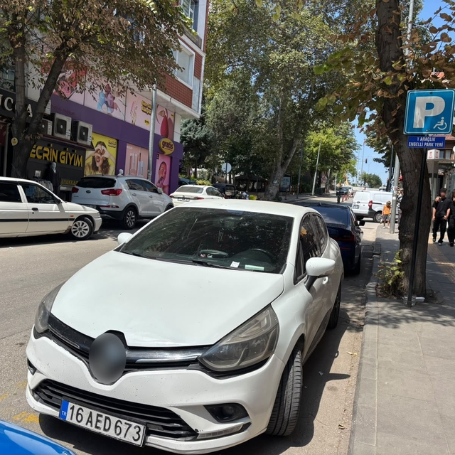 Ters yönden gelen sürücüsü uyarılara kulak asmadı