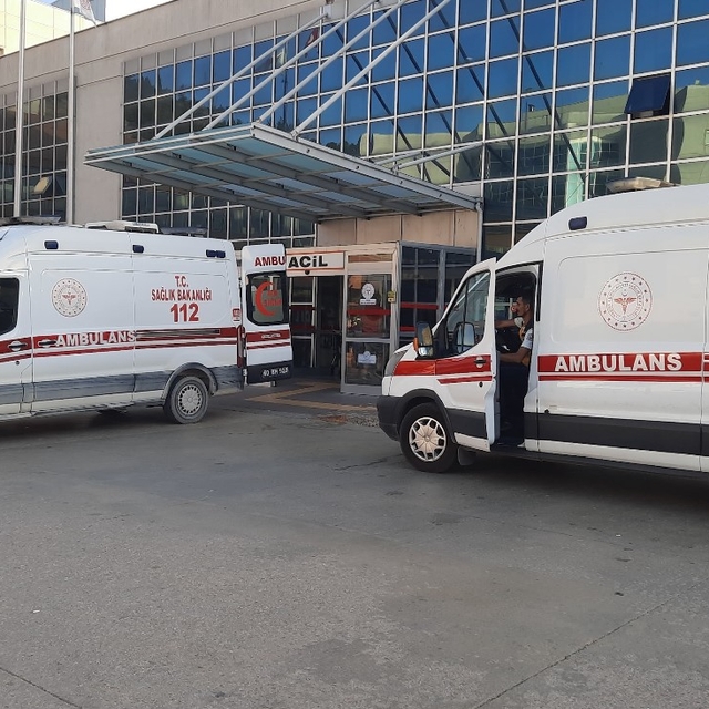 Durdurduğu otomobile kurşun yağdırdı, 1'i ağır 3 yaralı